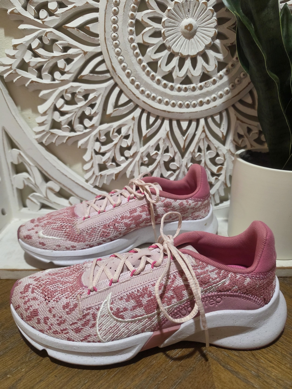 Nike Pink Patterned Running Shoes WOMENS 9
